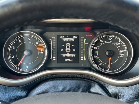 Used 2017 Jeep Cherokee Latitude image 39