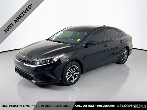 Used 2023 Kia Forte LXS image 1