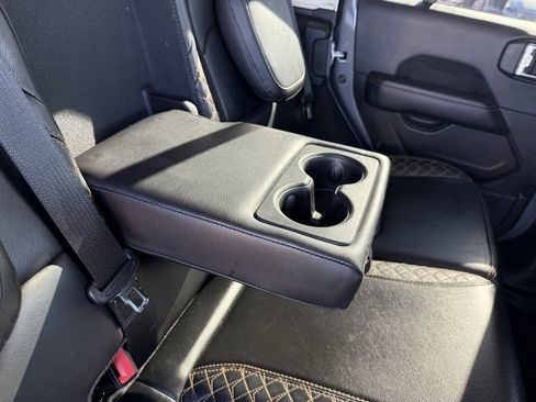 Used 2022 Jeep Wrangler Unlimited Sahara image 39