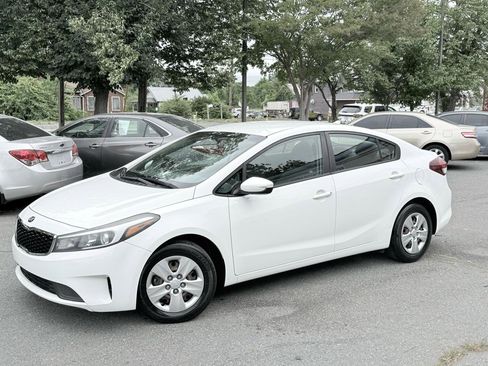Used 2017 Kia Forte LX FWD image 3