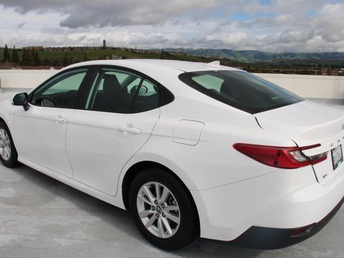 Certified 2025 Toyota Camry LE image 5