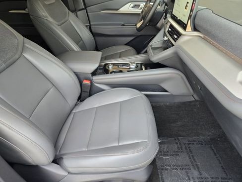 New 2025 Ford Explorer Active w/ Active Comfort Package image 11
