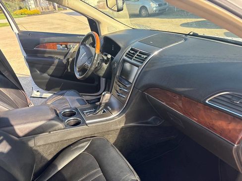 Used 2013 Lincoln MKX AWD image 10