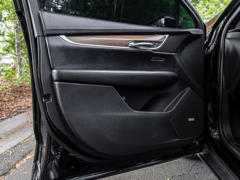 Used 2018 Cadillac XT5 Platinum AWD/4WD image 32