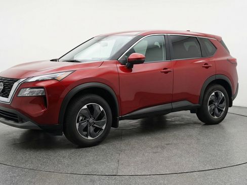 Used 2025 Nissan Rogue SV image 3