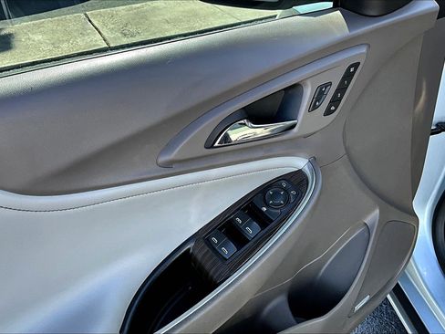 Used 2017 Chevrolet Malibu Premier w/ Driver Confidence Package FWD image 19