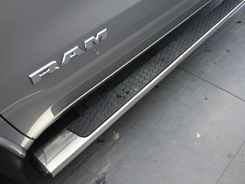 Used 2022 RAM 1500 Laramie AWD/4WD image 16