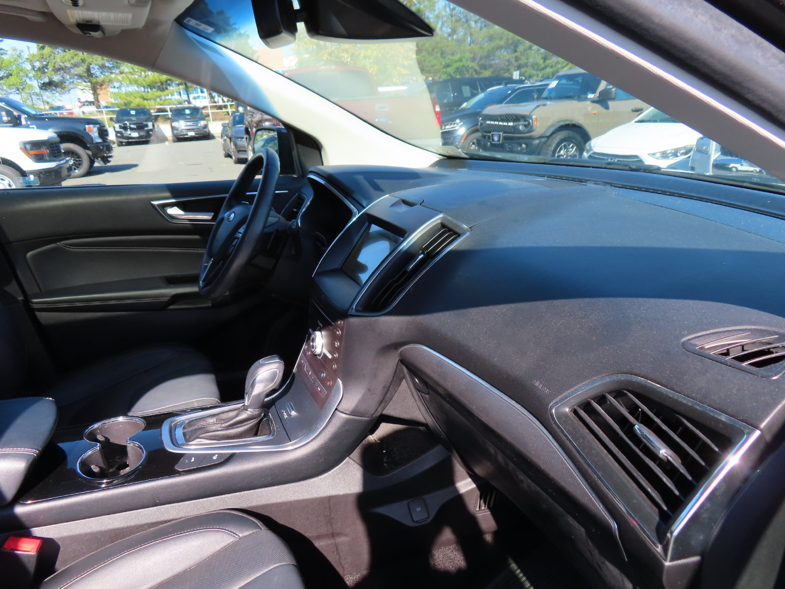 Used 2017 Ford Edge Titanium w/ Equipment Group 302A AWD/4WD image 17