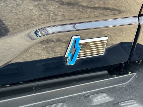 Used 2025 Ford F150 Lightning Platinum image 23