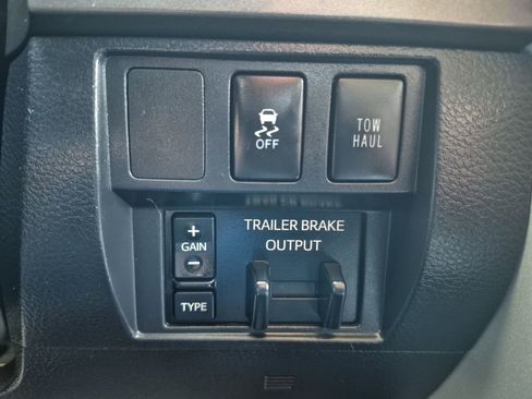 Used 2017 Toyota Tundra SR5 w/ SR5 Upgrade Package image 25