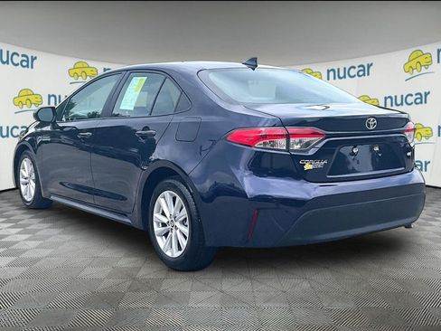 Used 2025 Toyota Corolla LE w/ LE Premium Package FWD image 4