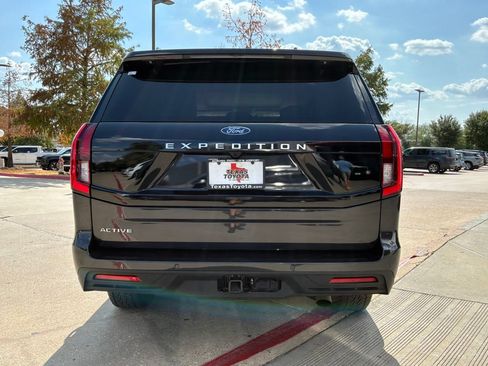 Used 2025 Ford Expedition Active AWD/4WD image 7