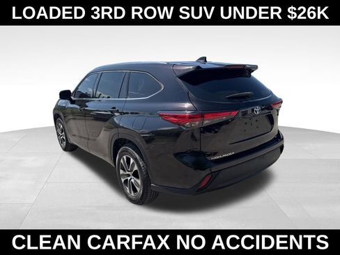 Used 2021 Toyota Highlander XLE image 3