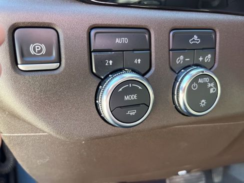 Used 2023 GMC Sierra 1500 SLE w/ Enhanced Capability Package AWD/4WD image 18