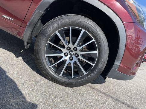 Used 2019 Toyota Highlander Limited AWD/4WD image 11