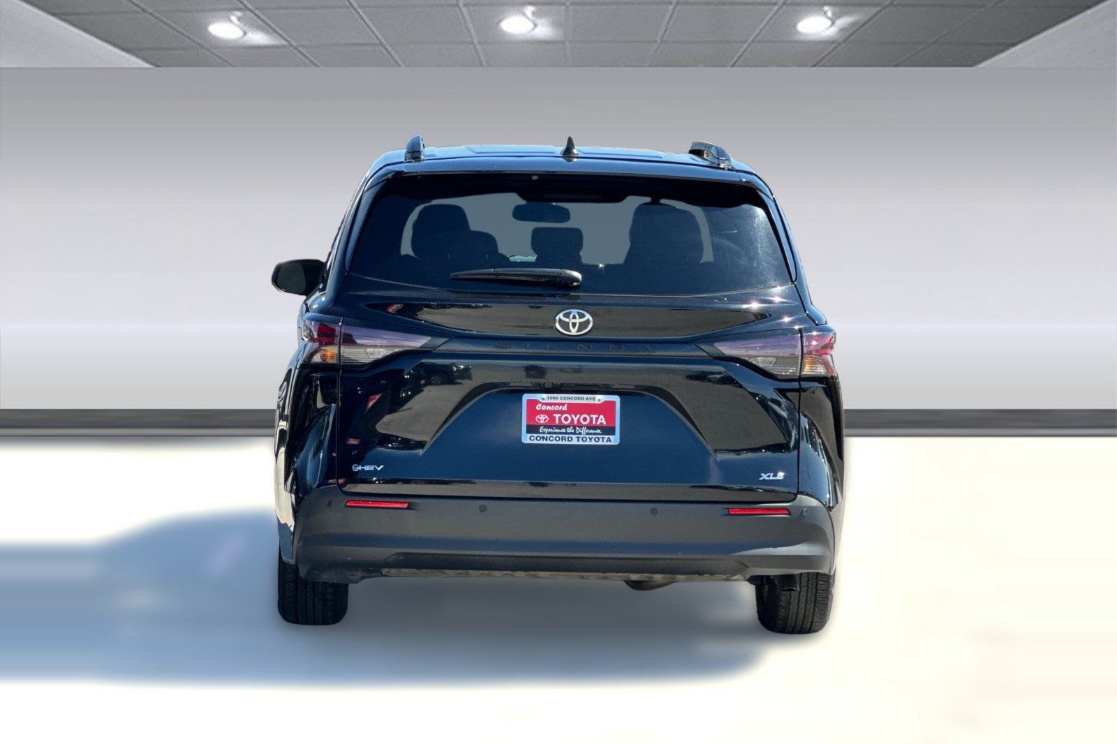 Used 2026 Toyota Sienna XLE FWD image 10