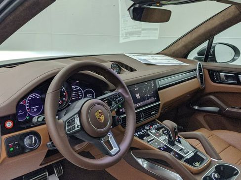 Certified 2023 Porsche Cayenne Turbo AWD/4WD image 33