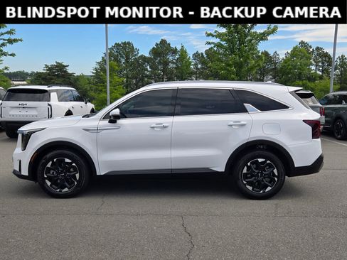 Used 2025 Kia Sorento S w/ Panoramic Sunroof Package FWD image 4