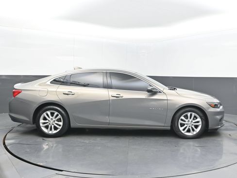Used 2018 Chevrolet Malibu LT w/ Driver Confidence Package FWD image 10