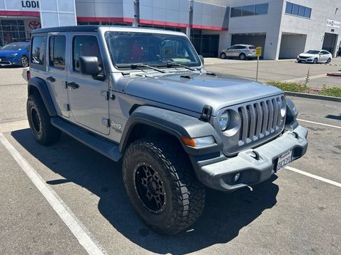 Used 2018 Jeep Wrangler Unlimited Sport S AWD/4WD image 3