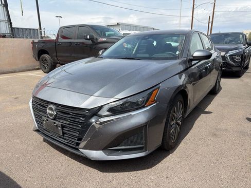 Used 2023 Nissan Altima 2.5 SV image 3