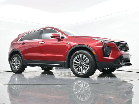 Used 2025 Cadillac XT4 Premium Luxury image 44