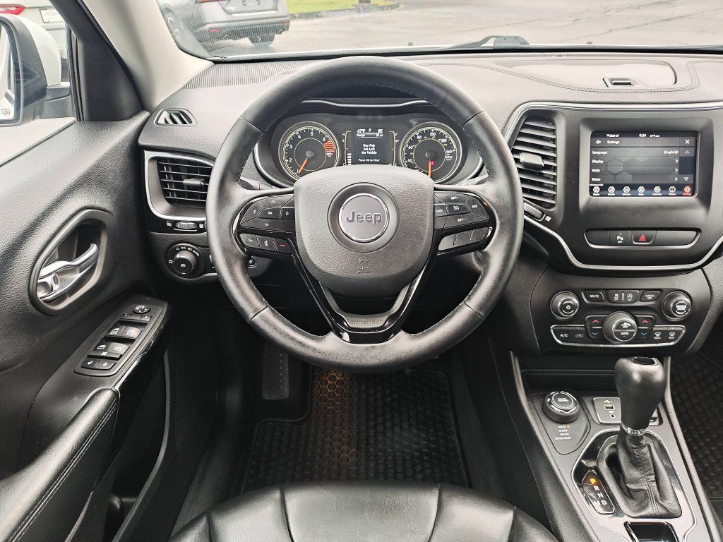 Used 2020 Jeep Cherokee Latitude Plus AWD/4WD image 16