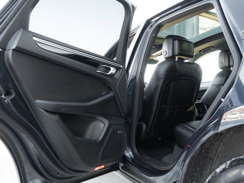 Used 2018 Porsche Macan S image 27