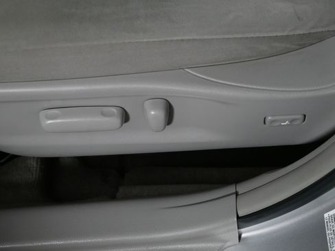 Used 2011 Toyota Camry LE image 20