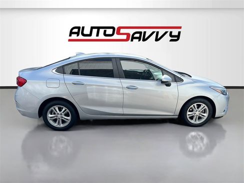 Used 2018 Chevrolet Cruze LT image 8