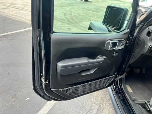 Used 2025 Jeep Wrangler Unlimited Rubicon image 18