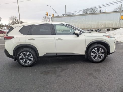 Used 2023 Nissan Rogue SV AWD/4WD image 4