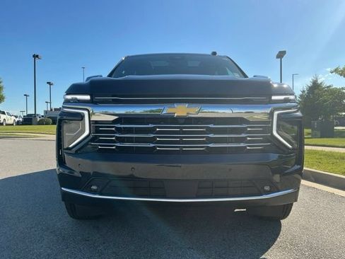 Used 2025 Chevrolet Suburban Premier w/ Sun And Tow Package AWD/4WD image 8