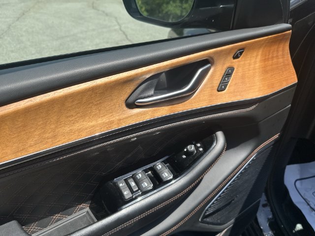 Used 2022 Jeep Grand Cherokee Summit AWD/4WD image 18