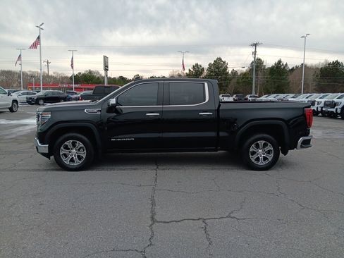 Used 2024 GMC Sierra 1500 SLT image 2
