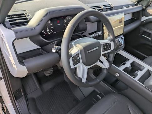 New 2026 Land Rover Defender 110 X-Dynamic SE image 7