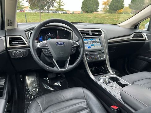 Used 2017 Ford Fusion SE w/ Fusion SE Technology Package image 20