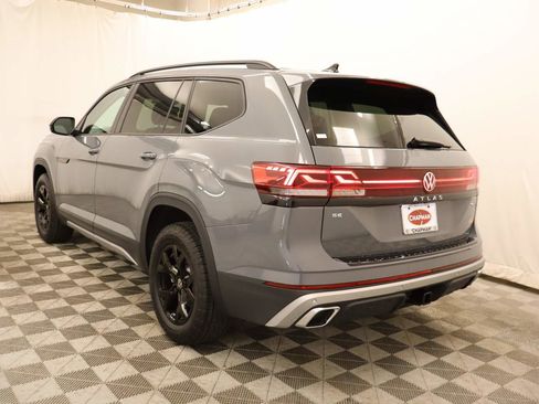 New 2026 Volkswagen Atlas Peak Edition AWD/4WD image 3