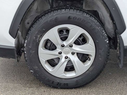 Used 2021 Toyota RAV4 LE image 13