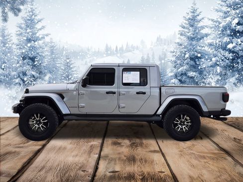 Used 2020 Jeep Gladiator Overland image 4