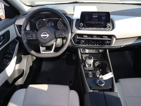 Used 2024 Nissan Rogue SV w/ SV Premium Package image 14