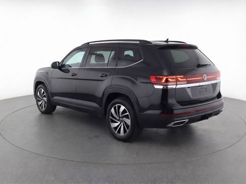 Used 2025 Volkswagen Atlas SE image 6