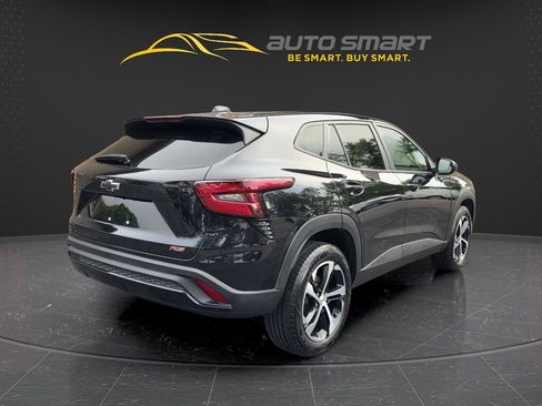 Used 2025 Chevrolet Trax RS FWD image 5