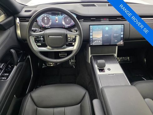 Used 2025 Land Rover Range Rover SE AWD/4WD image 13