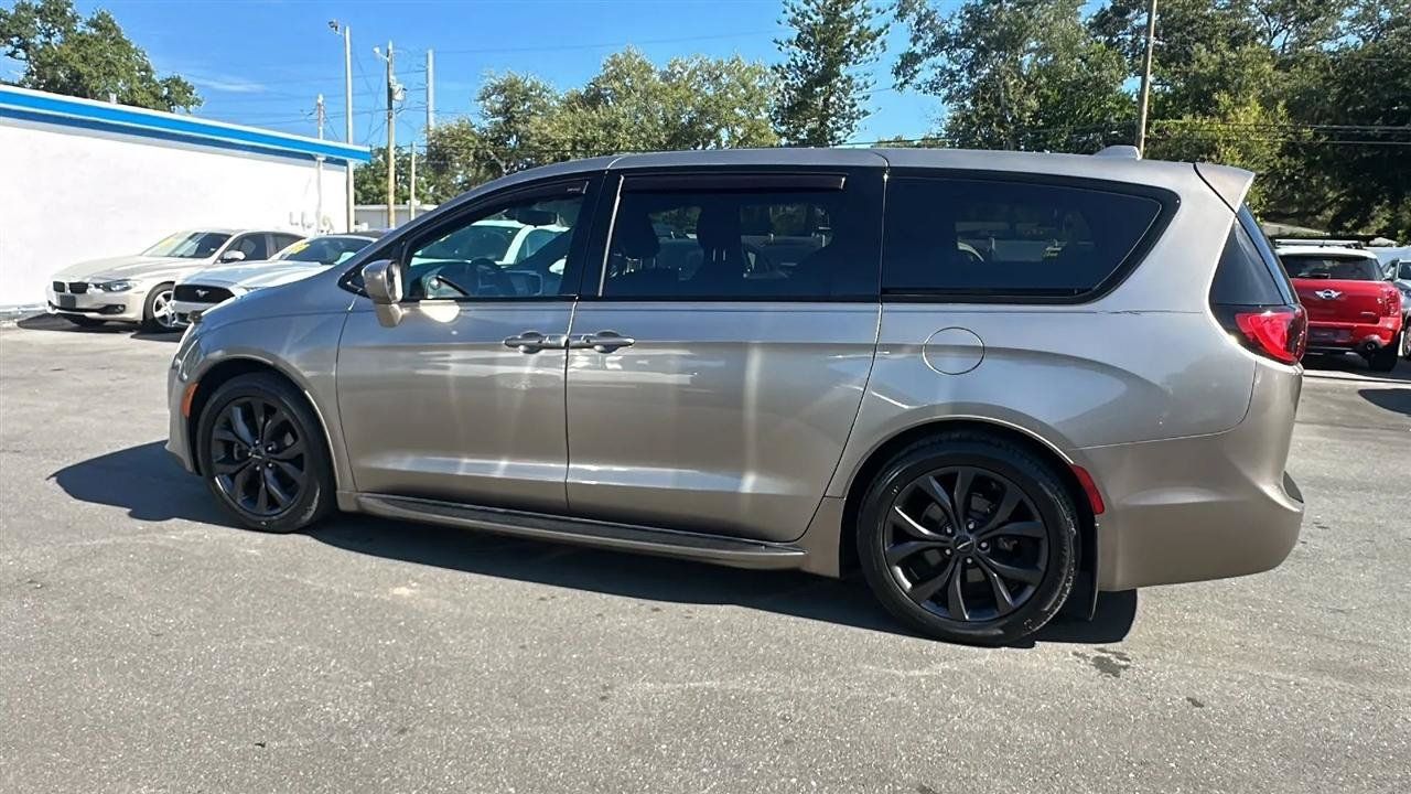 Used 2018 Chrysler Pacifica Touring Plus w/ S Appearance Package FWD image 15