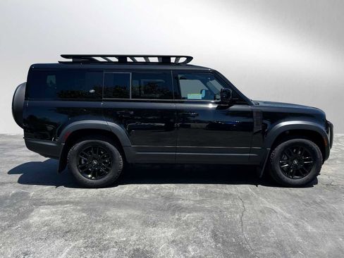 Used 2023 Land Rover Defender 130 SE image 6