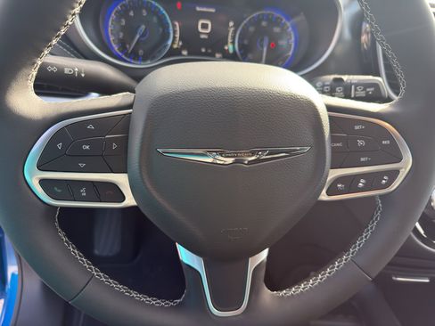 New 2026 Chrysler Pacifica Select AWD/4WD image 16