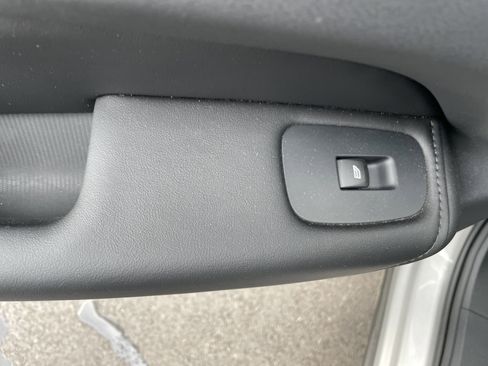 Used 2025 Volvo XC60 B5 Plus image 30