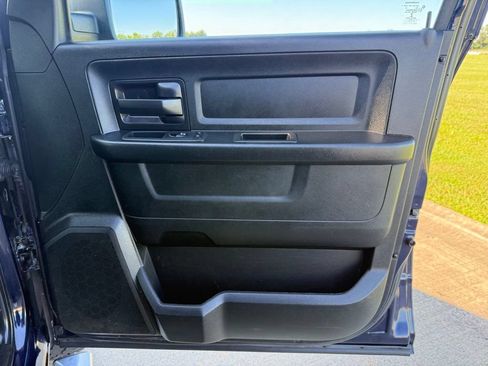 Used 2018 RAM 1500 Express AWD/4WD image 19
