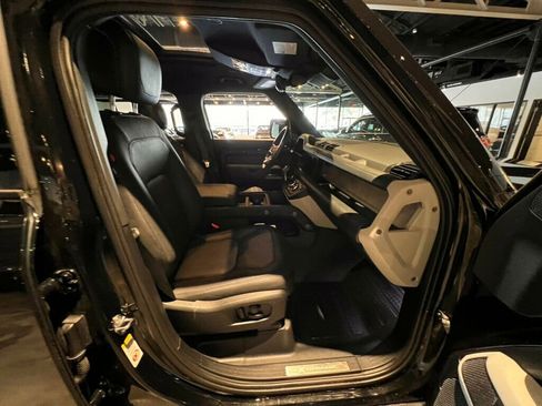 Used 2023 Land Rover Defender 110 X-Dynamic SE image 16